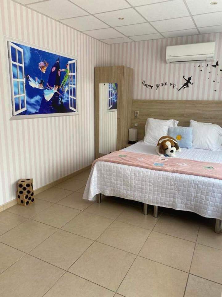 Fully Furnished Hotel Room Parentis-en-Born